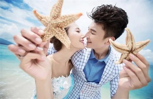 蒙娜丽莎婚纱照价格　拍婚纱照礼服怎么选