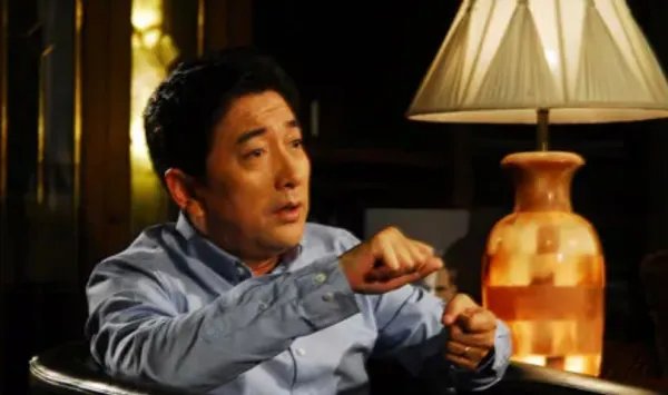 在妻子身患重病的时候水均益转身离开，迎娶了杨迪，他为什么这样做？