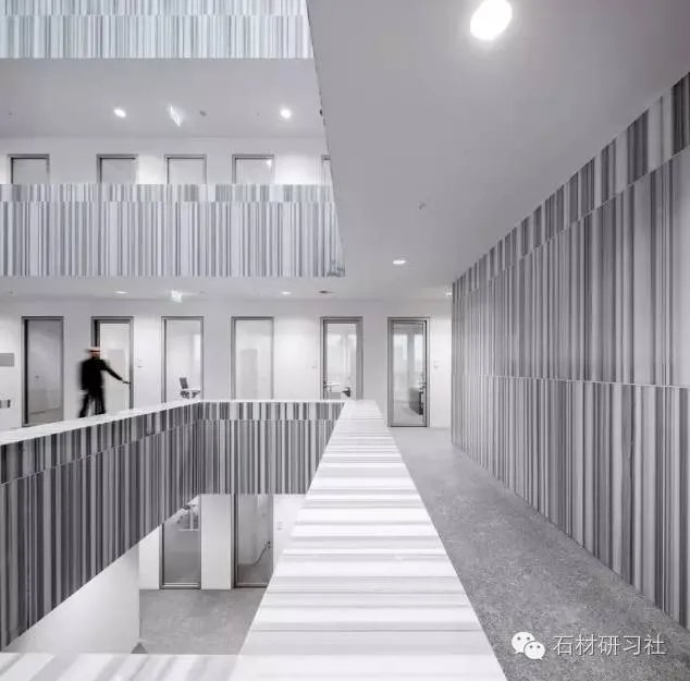 具有视觉延伸效果的直纹白大理石及装饰应用案例