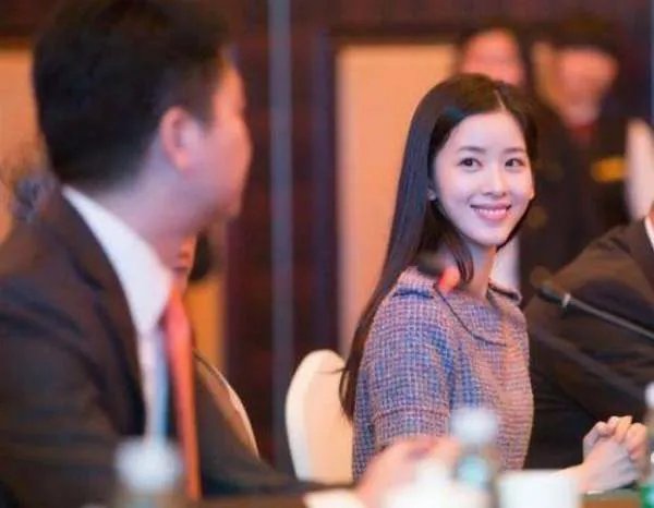 奶茶妹妹和刘强东为何如此甜蜜?