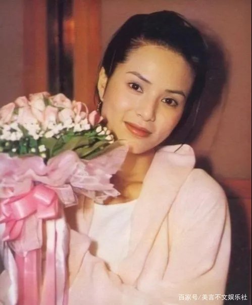 李若彤近况曝光,被富豪辜负10年,54岁未嫁的生活是怎样的?