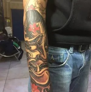 “老子就是黑社会”张家口花臂男当街暴打老人,他为何如此嚣张?
