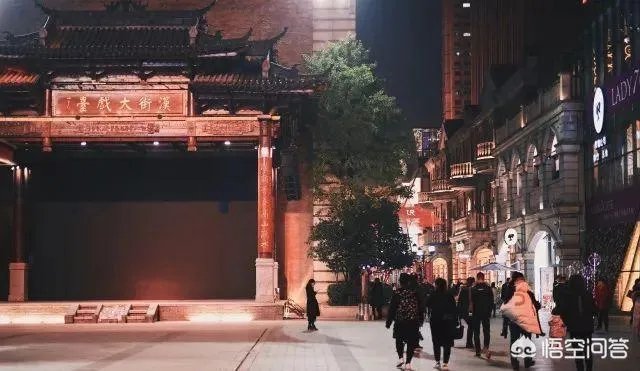 武汉的楚河汉街好玩吗?