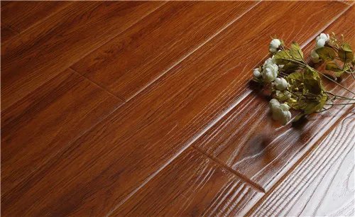 多层实木地板和强化地板区别是什么