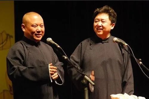 郭德纲成名之后闹过很多风波，为何好友于谦没有劝他？