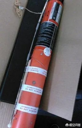 飞机的黑匣子是什么颜色？