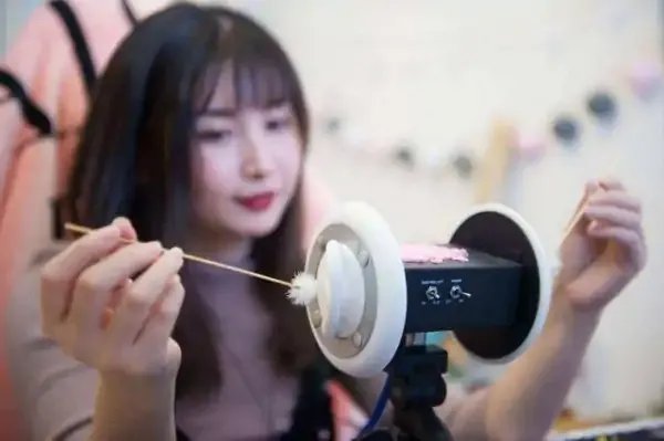 哄睡师包月套餐标价1.8万，这钱也太好赚了！这个职业未来发展前景如何？