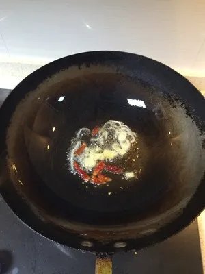 蒜苗肉丝的做法步骤图，蒜苗肉丝怎么做好吃