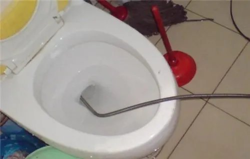 马桶堵了怎样疏通