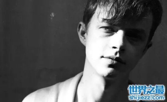 戴恩·德哈恩为什么叫戴涵涵,自带阴郁气质少年脸