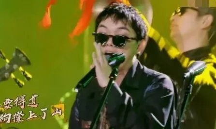 《草莓星球来的人》蒙面人是谁 晋级的乐队有谁
