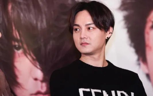 尹正录制节目疑似被烫伤,为何会出现这种低级失误?