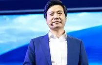 雷军卸任小米电子软件董事长，仍持股90%，他是否有还有公司决定权？
