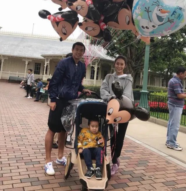 前国足球员徐亮和三婚妻子生活幸福吗?