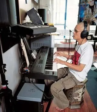 著名音乐人光头李进的现代时尚公寓