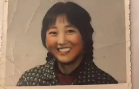 贾玲妈妈年轻时的照片是怎样的,你和你妈妈长得像吗?