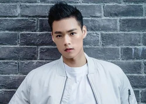 董又霖和成龙是什么关系?