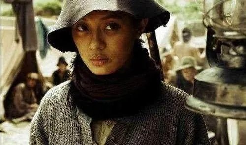女明星扮演乞丐,那个一个最像真正的“苏企鹅”?那个最美?