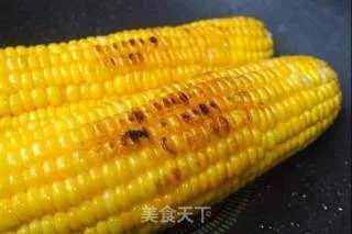 辣味黄油香烤玉米