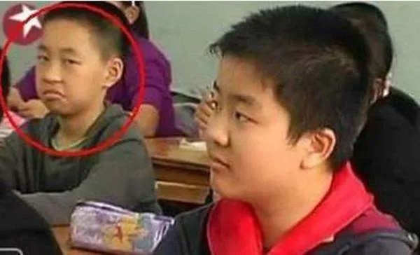 还记得那个名噪一时的五道杠少年吗？9年过去了，现状怎样了？