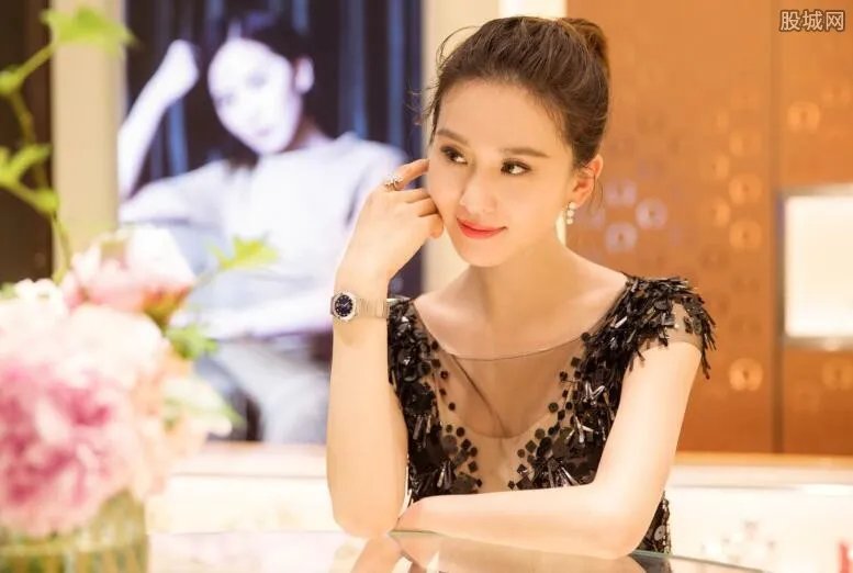 刘诗诗短裙险走光 刘诗诗身穿短裙优雅现身