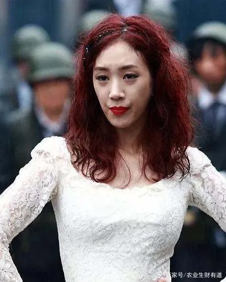 《我叫金三顺》中的微笑女王因整容变丑,如今怎样了?