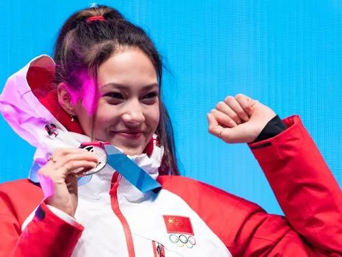 中国选手谷爱凌在世界极限运动会中夺冠,如何看待她的夺冠?