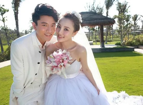 李小璐的婚礼细节曝光 共同来感受一对佳人的甜蜜吧