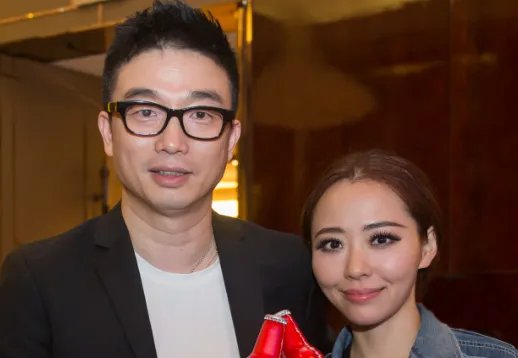 错爱渣男15年,离婚后大哭,张靓颖为什么一直走不出被控制的人生?