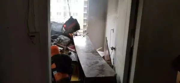 浙江一快餐店爆炸，门窗被炸飞，导致爆炸的原因是什么？