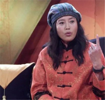 丁嘉丽年轻时候图片青涩漂亮 自曝曾堕胎四次