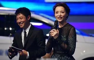 董卿夫妇罕见同框!穿情侣装高调秀恩爱,他们的感情如何?