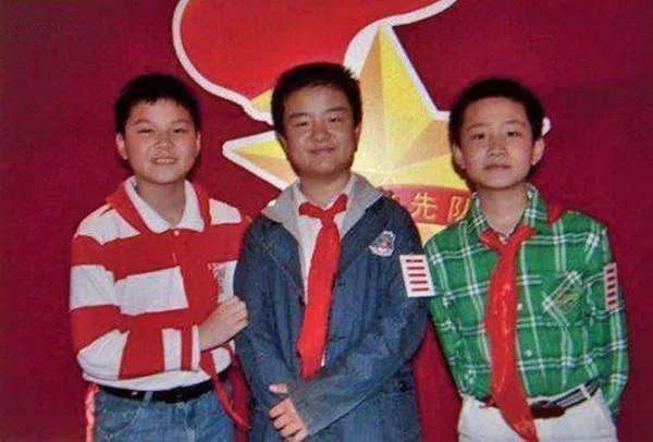 还记得那个名噪一时的五道杠少年吗?9年过去了,现状怎样了?