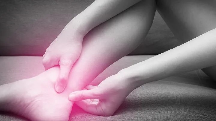 先天性马蹄内翻足并发哪些疾病？