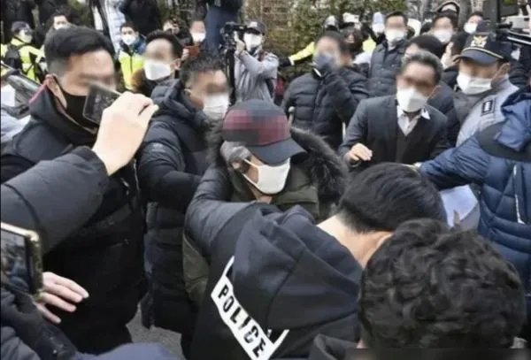 韩国素媛案罪犯赵斗淳出狱后，当地群众作何反应？