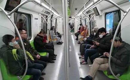 北京地铁二号线乘客翻越站台不幸身亡,怎样才能避免此类事件的发生?