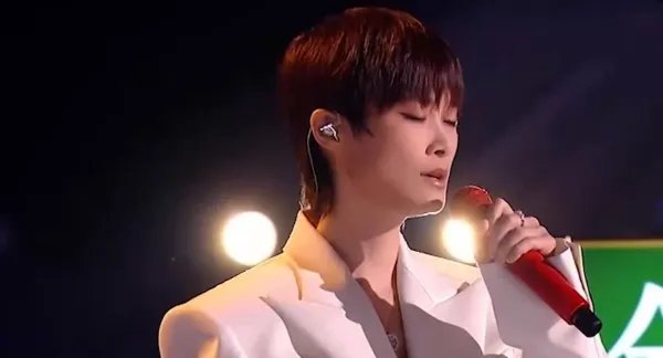 李宇春版《那女孩对我说》争议不断,她的唱功到底如何
