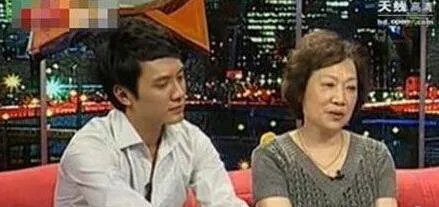 冯绍峰家庭背景惊人 竟然是典型的富二代