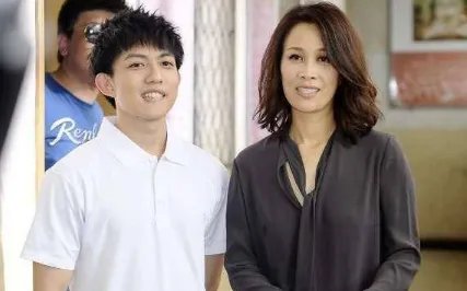 那英近况,她儿女双全,儿子皮肤黝黑像前夫,女儿可爱像现任丈夫,如何看?