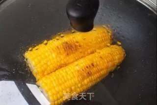 辣味黄油香烤玉米