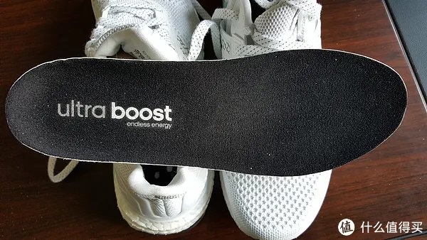 貌美如花、实力超群:白色的adidas 阿迪达斯 ultra boost 跑步鞋