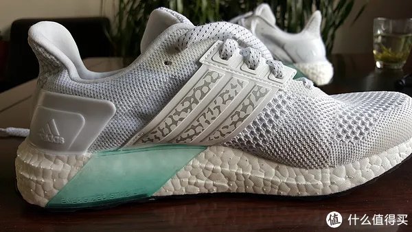 貌美如花、实力超群:白色的adidas 阿迪达斯 ultra boost 跑步鞋