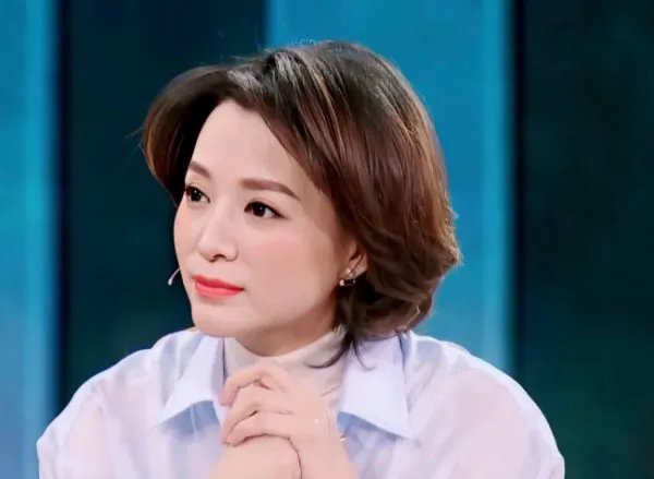 董卿为什么被央视解雇？