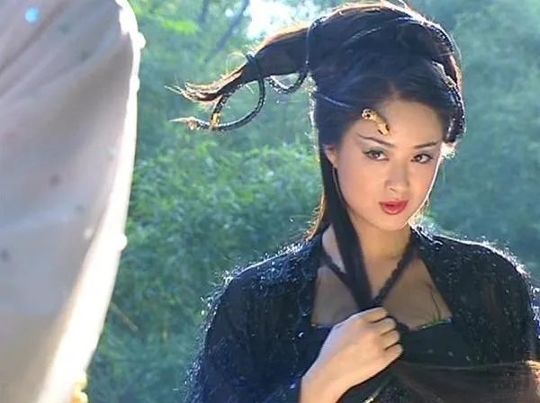 甄嬛传里华妃的扮演者