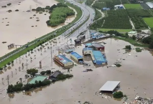 韩国首都圈等地区遭遇暴雨袭击，是什么酿成韩国首都圈的致命暴雨？