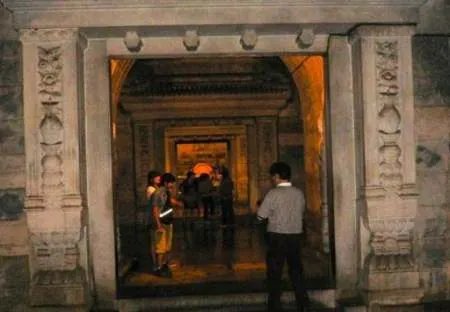明朝皇陵为什么没被盗 清朝皇陵为何无一幸免被破坏?