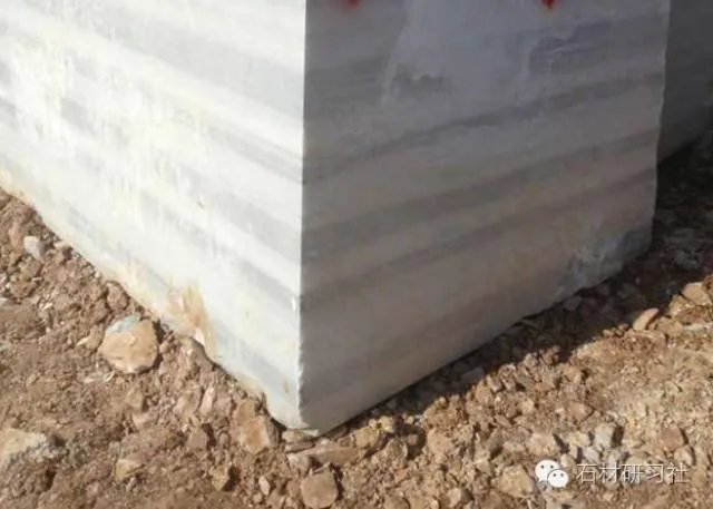 具有视觉延伸效果的直纹白大理石及装饰应用案例