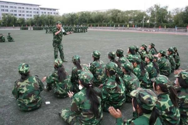 适合拉歌口号，适合拉歌的歌曲。。。先谢谢各位了，要有气势的，节奏感强的！最好还是老歌！