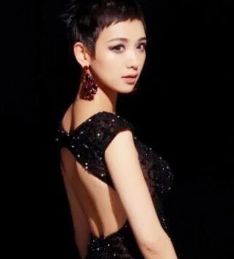 李晓峰老公王翀资料被扒 一家三口获网友祝福