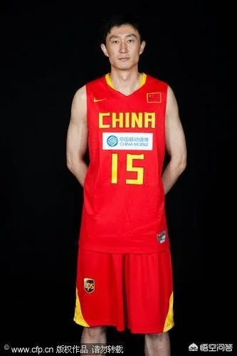 高尚在训练中发笑,杜峰怒斥高尚“别让我当着全国媒体的面把你赶出去”,你怎么看?